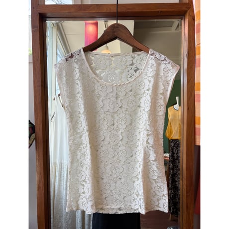 all lace sleeveless tops