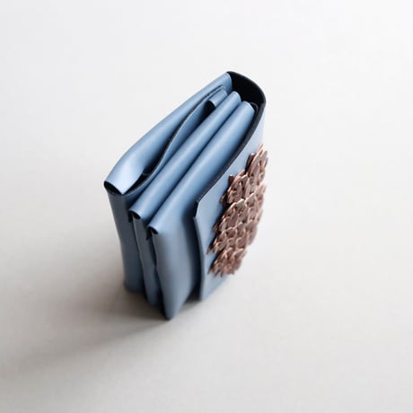 [花圃] フラワー ミニウォレット グレイブルーxブラウン / [flower garden] flower mini wallet #grayblue x brown