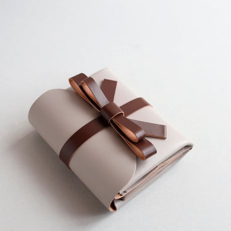[sou series]  リボン ショートウォレット グレージュxブラウン/ ribbon short wallet #greige x brown