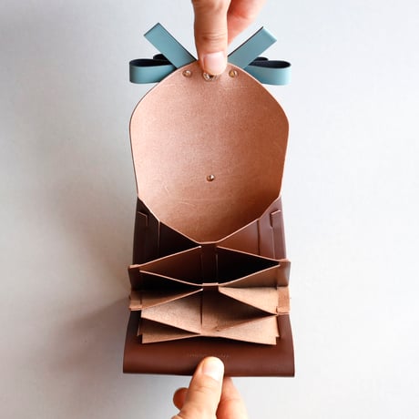 [sou series]  リボン ショートウォレット ブラウンxスモーキーミント/ ribbon short wallet # brown x smoky mint