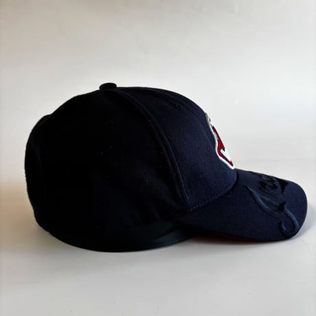USA買付　VINTAGE MLB CLEVELAND INDIANS CHIEF WAHOO EMBROIDERED FITTED CAP – NAVY　GV-32