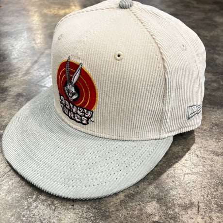 USA買付 NEW ERA × LOONEY TUNES 9FIFTY CORDUROY BUGS BUNNY  CREAM / GRAY　NEWERA-108