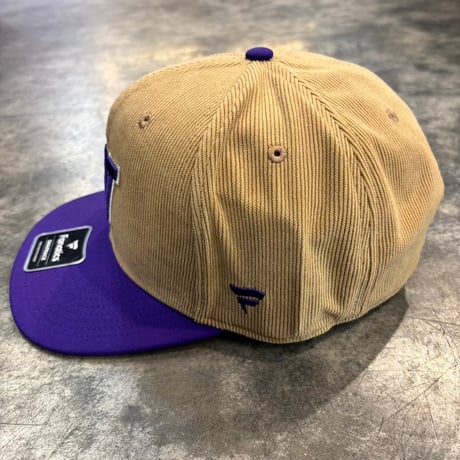 USA買付　Fanatics WASHINGTON HUSKIES CATCHER CORDUROY SNAPBACK CAP TAN × PURPLE　US-107