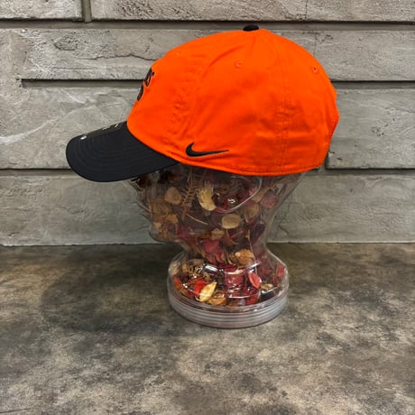 USA買付 OREGON STATE BEAVERS NIKE COLORBLOCK CLUB ADJUSTABLE CAP – ORANGE / BLACK　 N-215