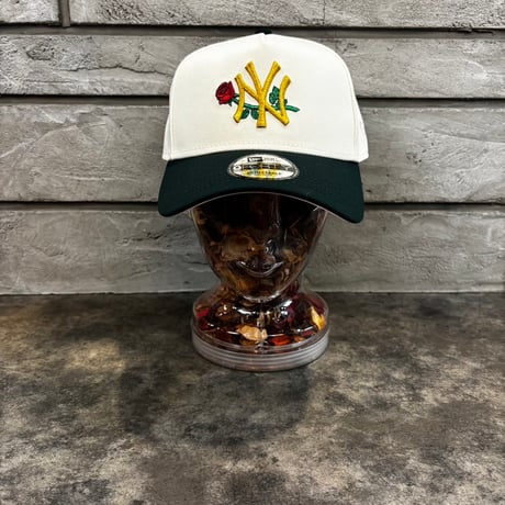 USA買付 NY Gold Rose Embroidery 9FORTY A-Frame Snapback – Ivory / Dark Green　NEWERA-105