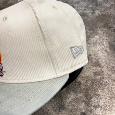USA買付 NEW ERA × LOONEY TUNES 9FIFTY CORDUROY BUGS BUNNY  CREAM / GRAY　NEWERA-108