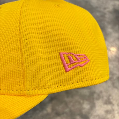USA買付　EW ERA 9FORTY M-CROWN SAN DIEGO PADRES SWINGING FRIAR YELLOW × PINK　NEWERA-121