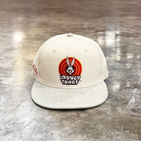 USA買付 NEW ERA × LOONEY TUNES 9FIFTY CORDUROY BUGS BUNNY  CREAM / GRAY　NEWERA-108