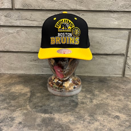 USA買付　MITCHELL & NESS BOSTON BRUINS PRO CROWN FIT SNAPBACK CAP / BLACK × GOLD　M-34