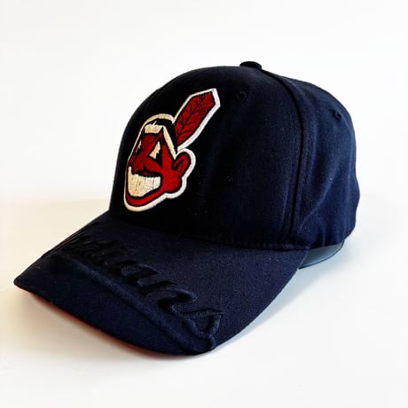 USA買付　VINTAGE MLB CLEVELAND INDIANS CHIEF WAHOO EMBROIDERED FITTED CAP – NAVY　GV-32