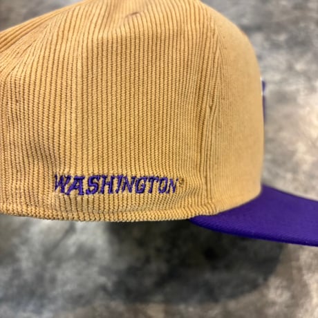 USA買付　Fanatics WASHINGTON HUSKIES CATCHER CORDUROY SNAPBACK CAP TAN × PURPLE　US-107