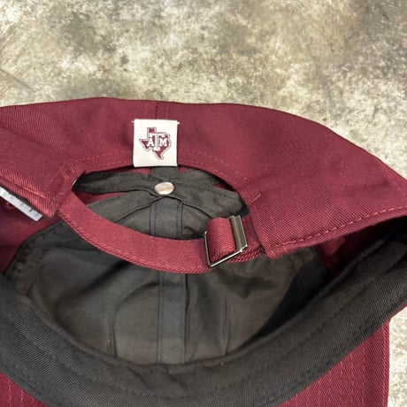 USA買付 TEXAS A&M AGGIES ADIDAS SEASONAL HALF FONT ADJUSTABLE CAP – MAROON　US-91