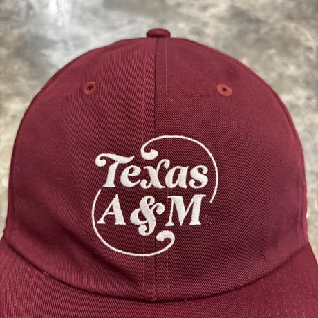 USA買付 TEXAS A&M AGGIES ADIDAS SEASONAL HALF FONT ADJUSTABLE CAP – MAROON　US-91
