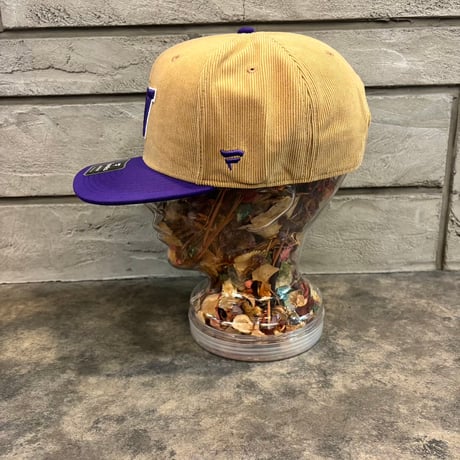 USA買付　Fanatics WASHINGTON HUSKIES CATCHER CORDUROY SNAPBACK CAP TAN × PURPLE　US-107