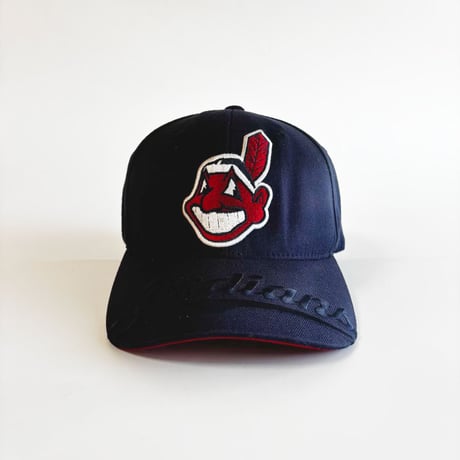 USA買付　VINTAGE MLB CLEVELAND INDIANS CHIEF WAHOO EMBROIDERED FITTED CAP – NAVY　GV-32