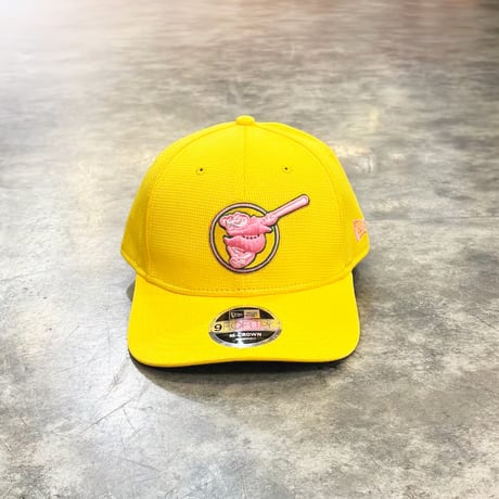 USA買付　EW ERA 9FORTY M-CROWN SAN DIEGO PADRES SWINGING FRIAR YELLOW × PINK　NEWERA-121