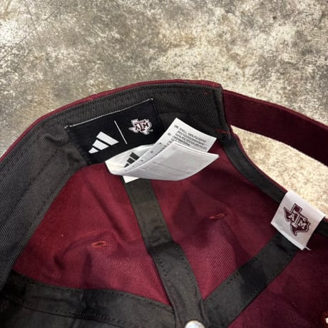 USA買付 TEXAS A&M AGGIES ADIDAS SEASONAL HALF FONT ADJUSTABLE CAP – MAROON　US-91