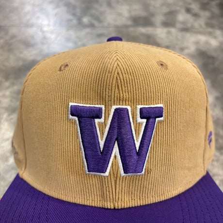 USA買付　Fanatics WASHINGTON HUSKIES CATCHER CORDUROY SNAPBACK CAP TAN × PURPLE　US-107
