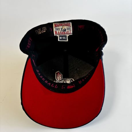 USA買付　VINTAGE MLB CLEVELAND INDIANS CHIEF WAHOO EMBROIDERED FITTED CAP – NAVY　GV-32