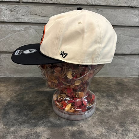 USA買付 BALTIMORE ORIOLES ’47 PAYSON CAPTAIN SNAPBACK CAP – NATURAL / BLACK　US-87