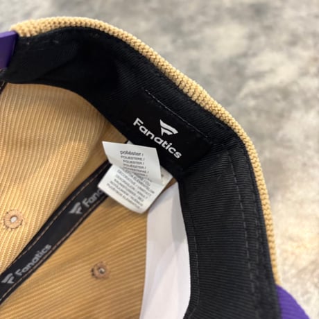 USA買付　Fanatics WASHINGTON HUSKIES CATCHER CORDUROY SNAPBACK CAP TAN × PURPLE　US-107