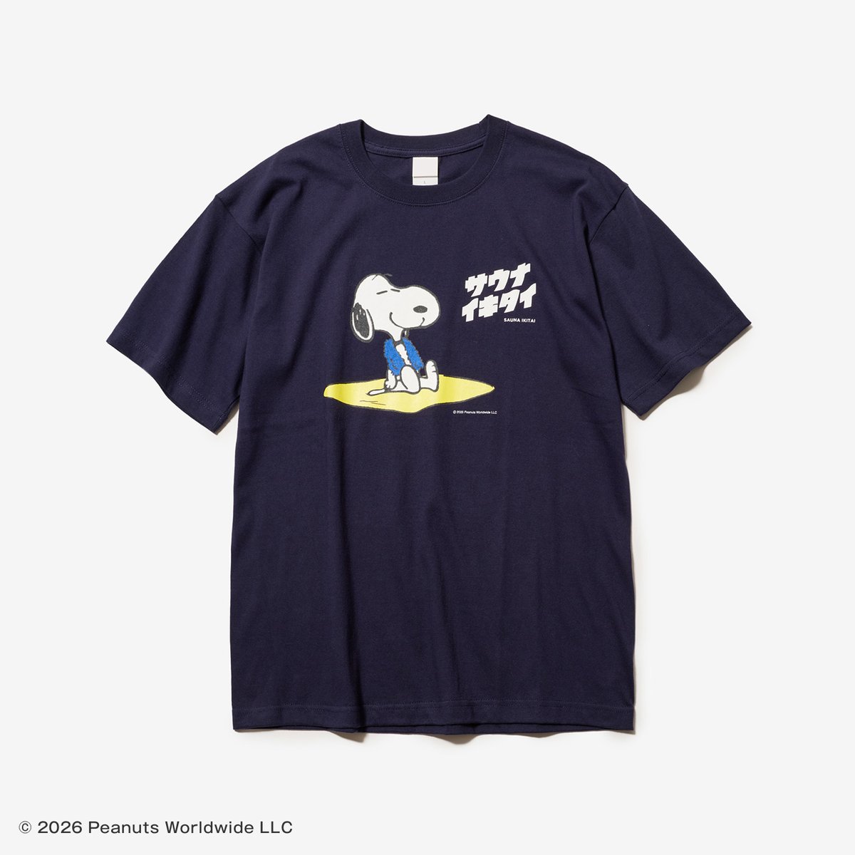 PEANUTS×サウナイキタイ ロゴ Tシャツ（ネイビー） | サウナイキタイSTORE