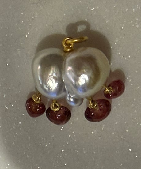 Hima ヒマ 22kgold 南洋バロック真珠 Peachy Kiss チャーム