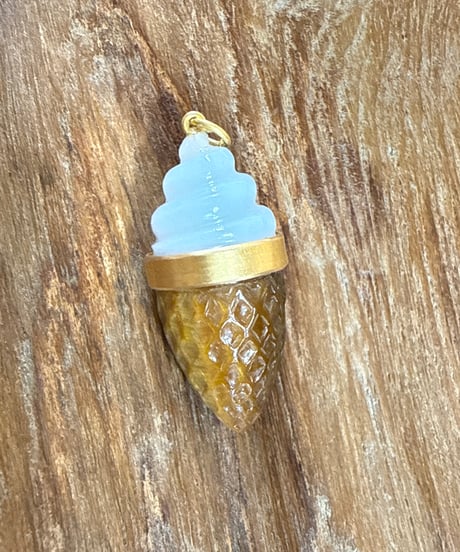 Hima ヒマ 22Kgold バニラソフトクリーム チャーム