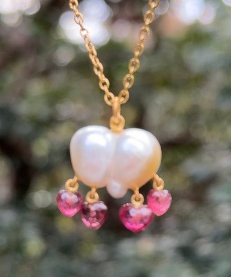 Hima ヒマ 22kgold 南洋バロック真珠 Peachy Kiss チャーム