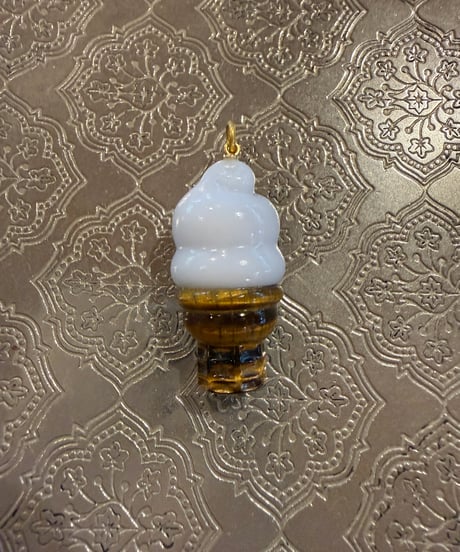 Hima ヒマ 22Kgold 特大 DQ 風 ソフトクリーム チャーム