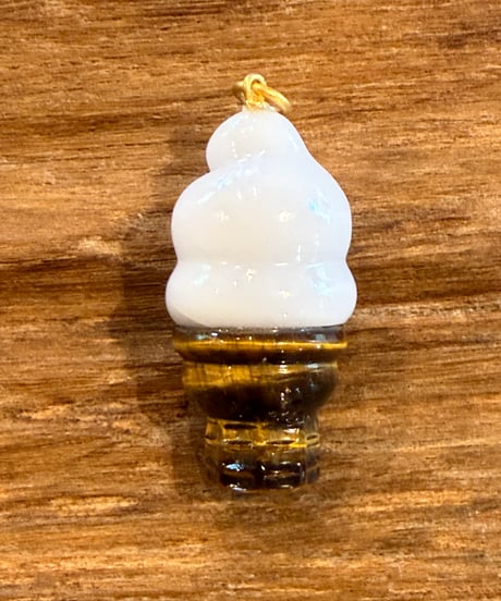 Hima ヒマ 22Kgold 特大 DQ 風 ソフトクリーム チャーム