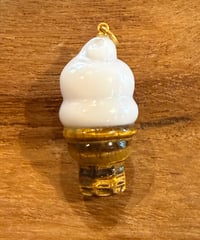 Hima ヒマ 22Kgold 特大 DQ 風 ソフトクリーム チャーム