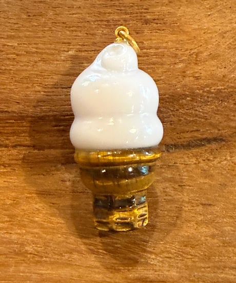 Hima ヒマ 22Kgold 特大 DQ 風 ソフトクリーム チャーム