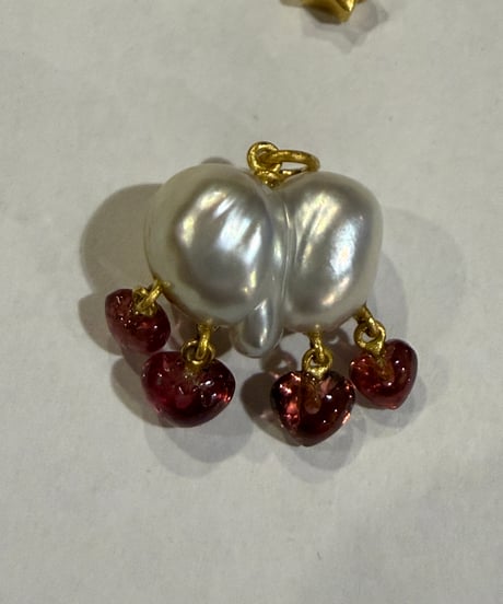 Hima ヒマ 22kgold 南洋バロック真珠 Peachy Kiss チャーム