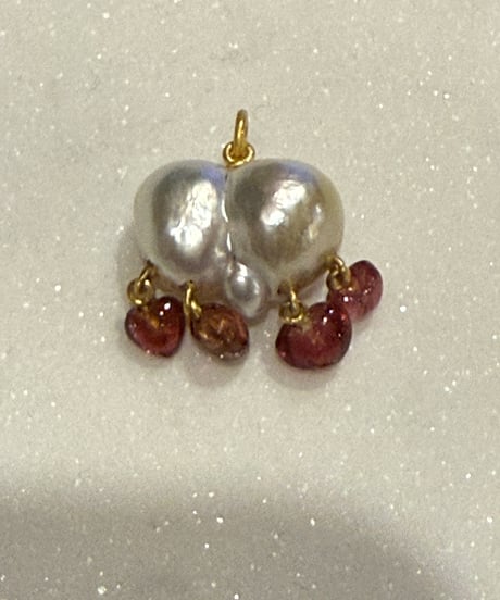 Hima ヒマ 22kgold 南洋バロック真珠 Peachy Kiss チャーム