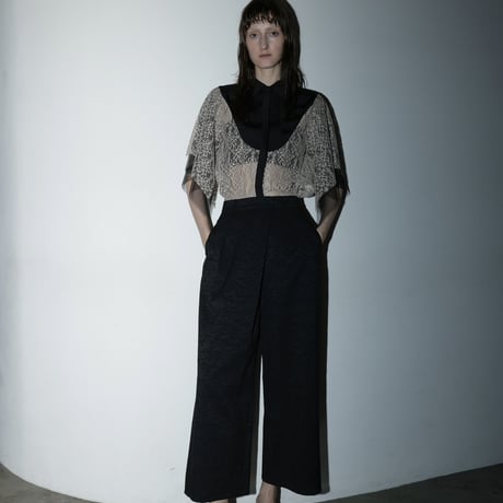 【 MAHOROOGINO 予約 】 Contrast Lace Blouse -2027年3月～4月発送予定-