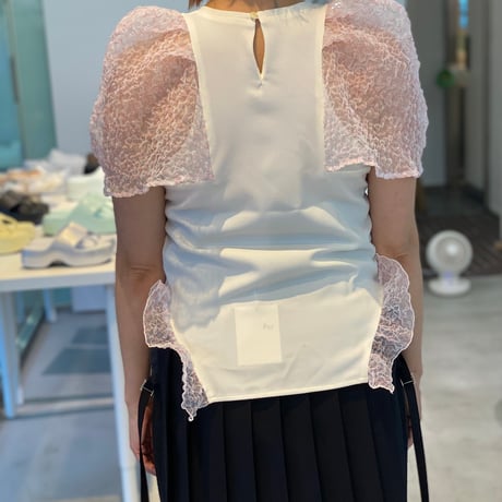 【 PoI 予約 】 mbroidered puff sleeve top -2027年3月発送予定-