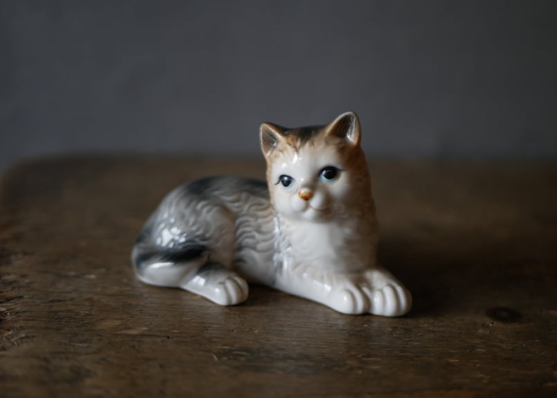 neko 3 フィギュリン 猫 ヨーロッパヴィンテージ ブロカントのある