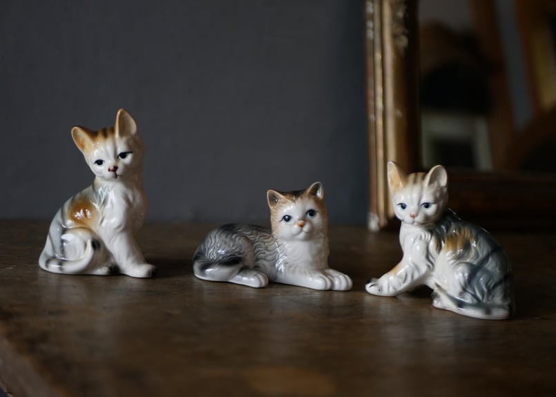 neko 1 フィギュリン 猫 フランスヴィンテージ ブロカントのある