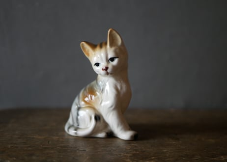 neko １  フィギュリン　猫　フランスヴィンテージ　ブロカントのある暮らし　ブロカント