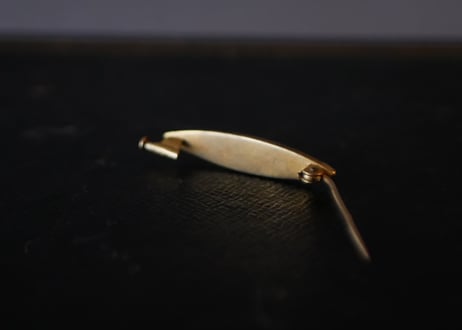 FIX　小さなゴールドプレートブローチ　ブロカント　アンティークのある暮らし