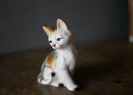 neko １  フィギュリン　猫　フランスヴィンテージ　ブロカントのある暮らし　ブロカント