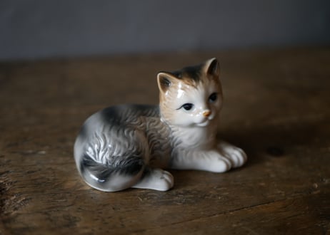 neko 3  フィギュリン　猫　ヨーロッパヴィンテージ　ブロカントのある暮らし