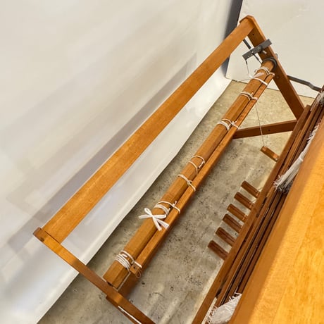 【※別途送料要・A262】<Schact spindle> ジャッキ式織機 織幅90cm  踏板6枚 綜絖4枚