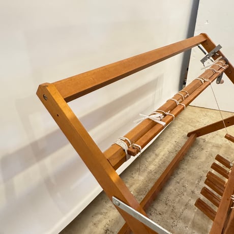 【※別途送料要・A262】<Schact spindle> ジャッキ式織機 織幅90cm  踏板6枚 綜絖4枚