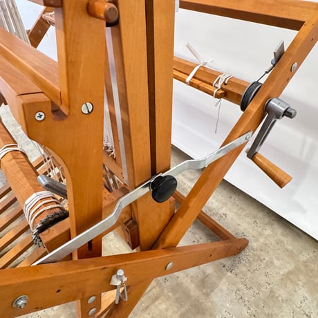 【※別途送料要・A262】<Schact spindle> ジャッキ式織機 織幅90cm  踏板6枚 綜絖4枚
