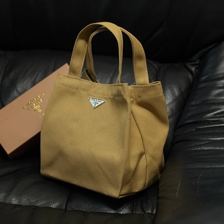 新品 prada tote bag
