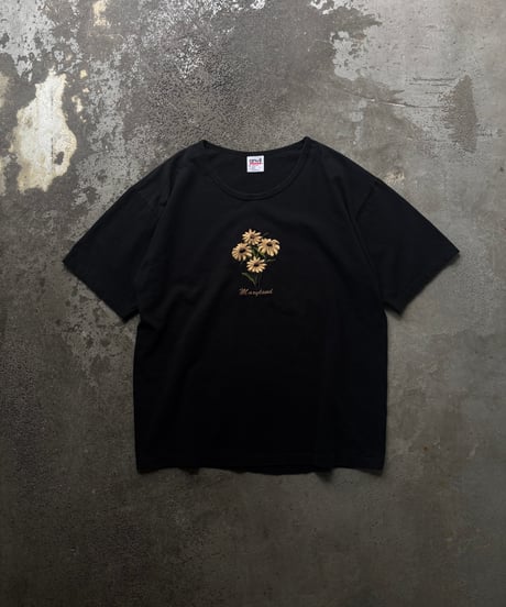 90s “anvil” flower embroidery t-shirt -made in USA-
