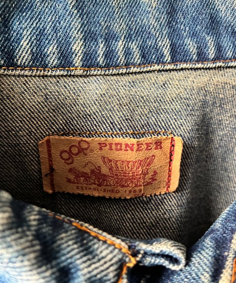 “gap” denim trucker jacket