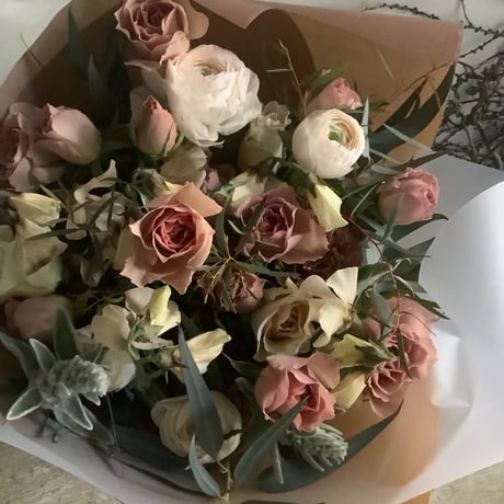 おまかせブーケEX&フラワートート"Bouquet EX & Tote by blossom"(*中国/四国地方を除く本州地域・冬季限定11月3日〜11月30日着の*配達指定)